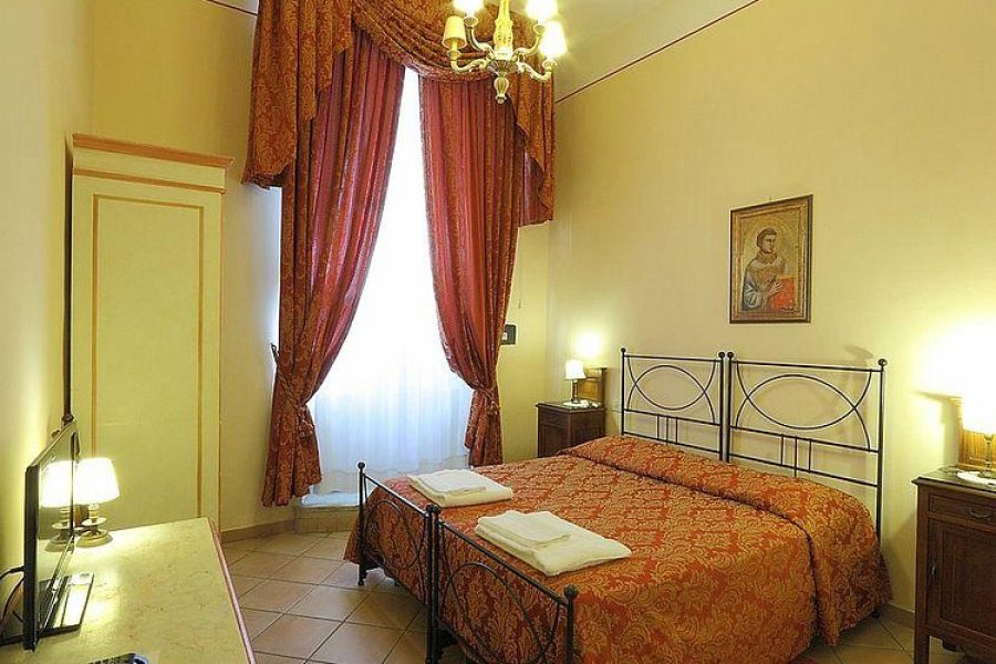 Casa di Barbano guest room with traditional Tuscan décor near Santa Maria Novella in Florence.